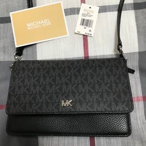 🥰NWT Michael Kors Crossbody Wallet Clutch🥰